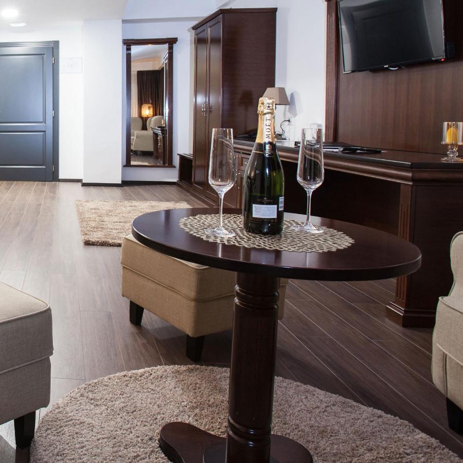 Hotel Sky Gevgelija Exterior foto A table runner