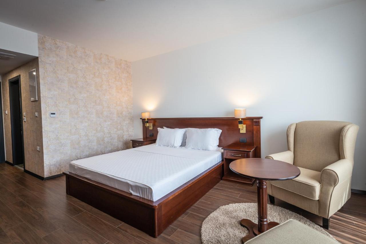 Hotel Sky Gevgelija Exterior foto A room at the hotel