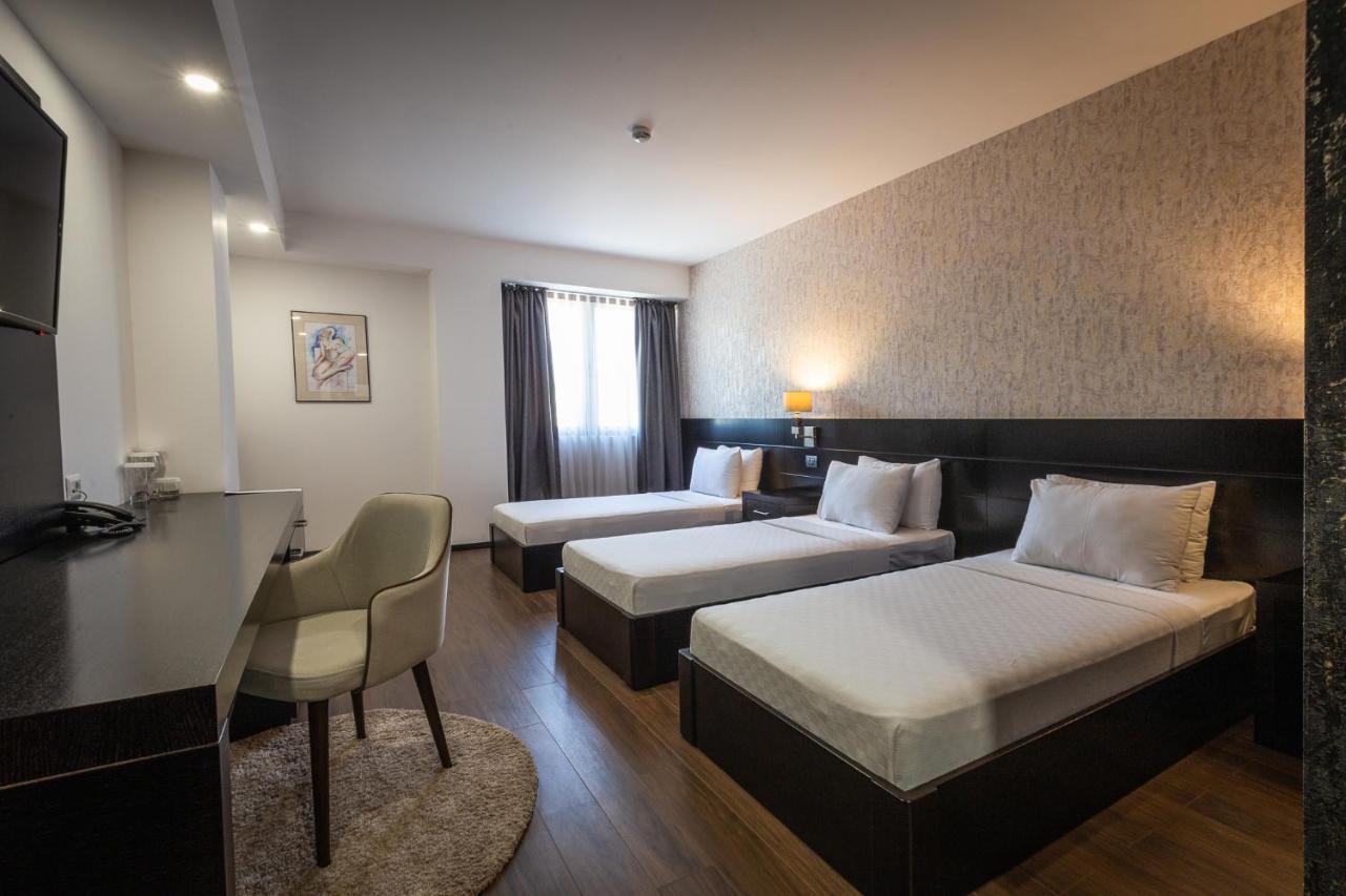 Hotel Sky Gevgelija Exterior foto A room at the hotel