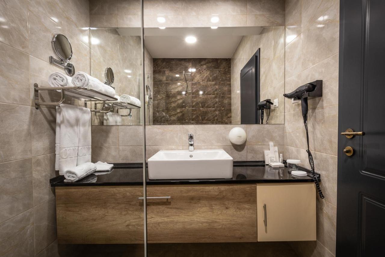 Hotel Sky Gevgelija Exterior foto Bathroom