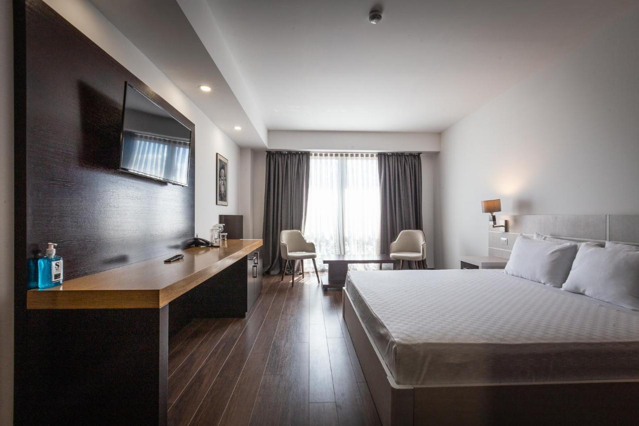Hotel Sky Gevgelija Exterior foto A room at the hotel