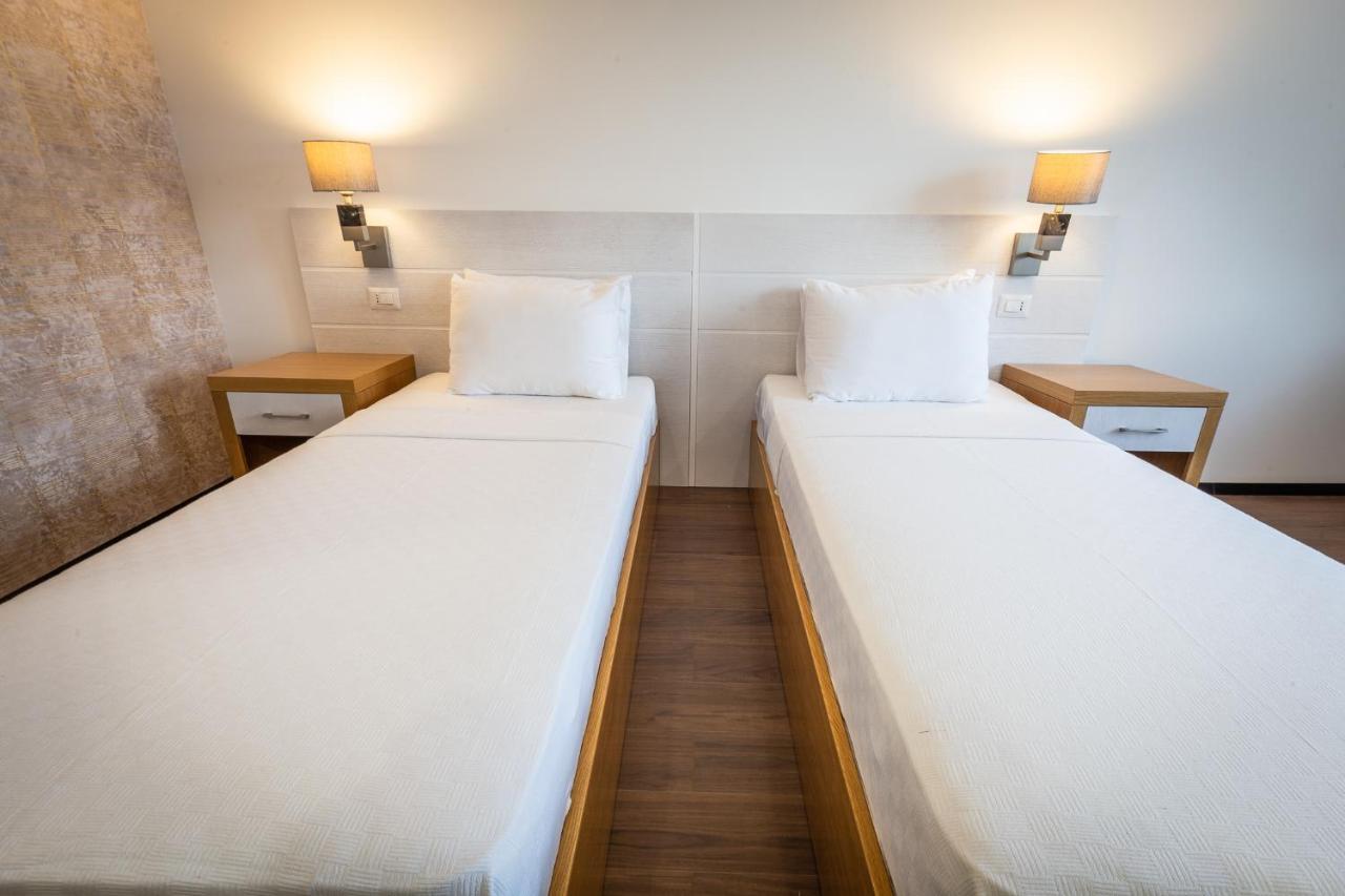 Hotel Sky Gevgelija Exterior foto A room at the hotel