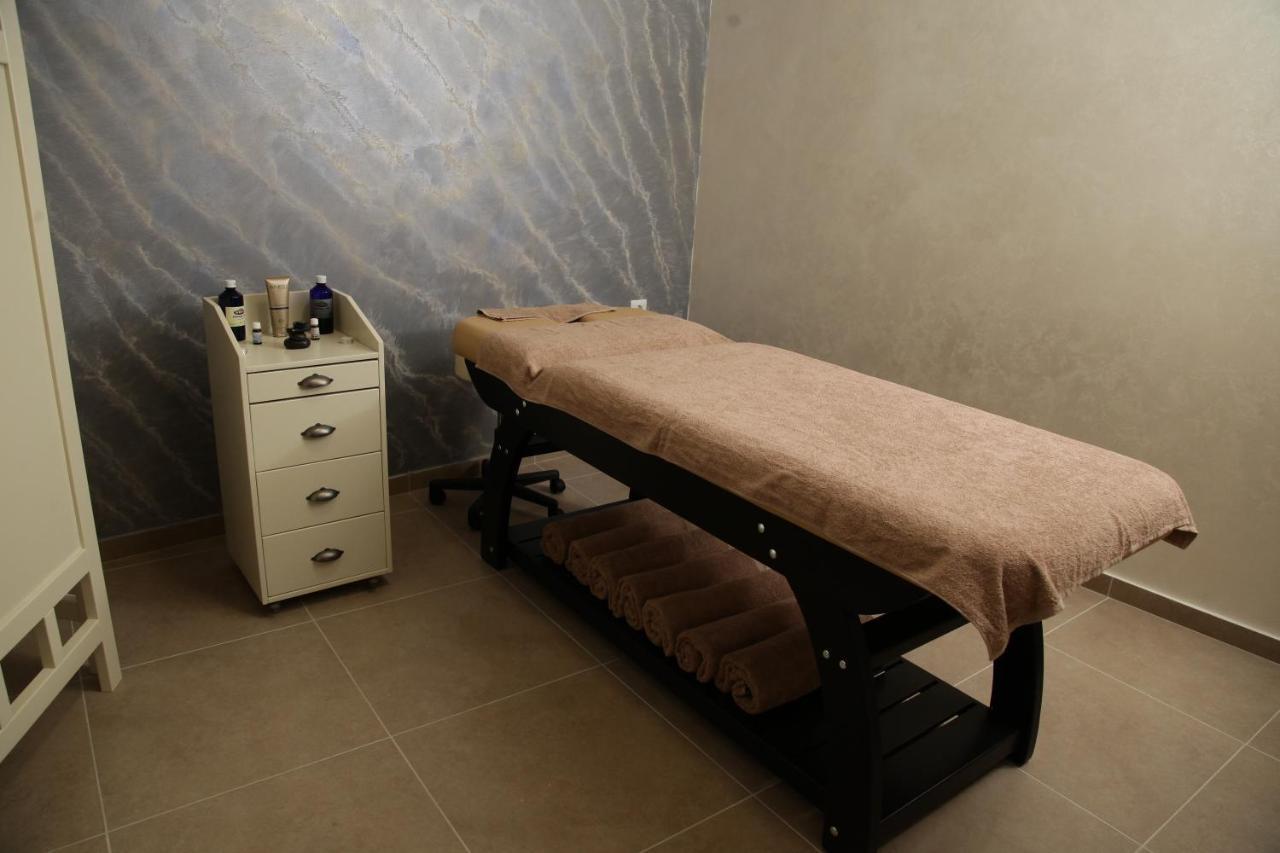 Hotel Sky Gevgelija Exterior foto Massage table