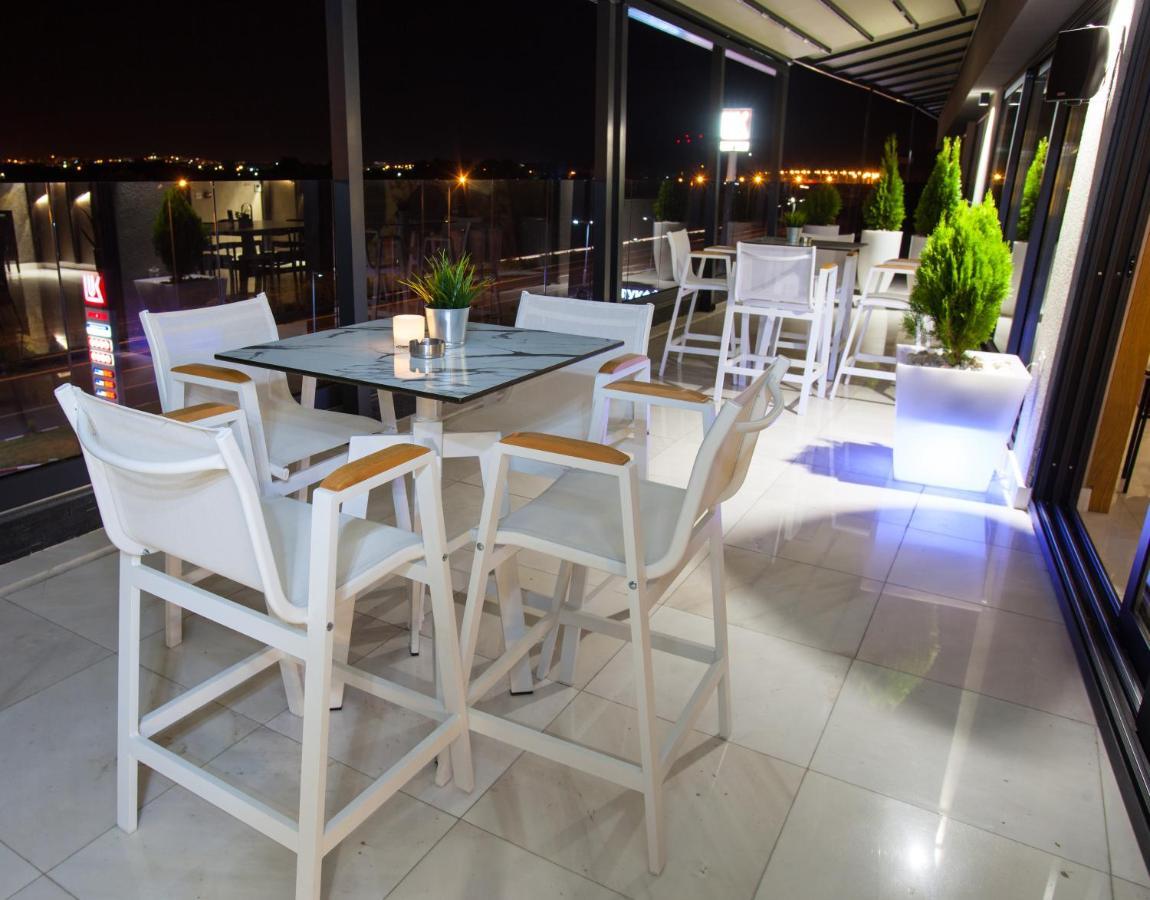 Hotel Sky Gevgelija Exterior foto Sky Bar