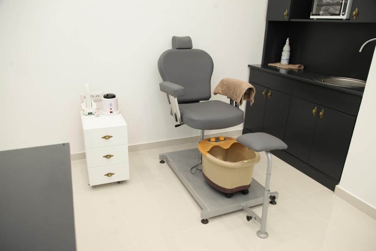 Hotel Sky Gevgelija Exterior foto A podiatry treatment room