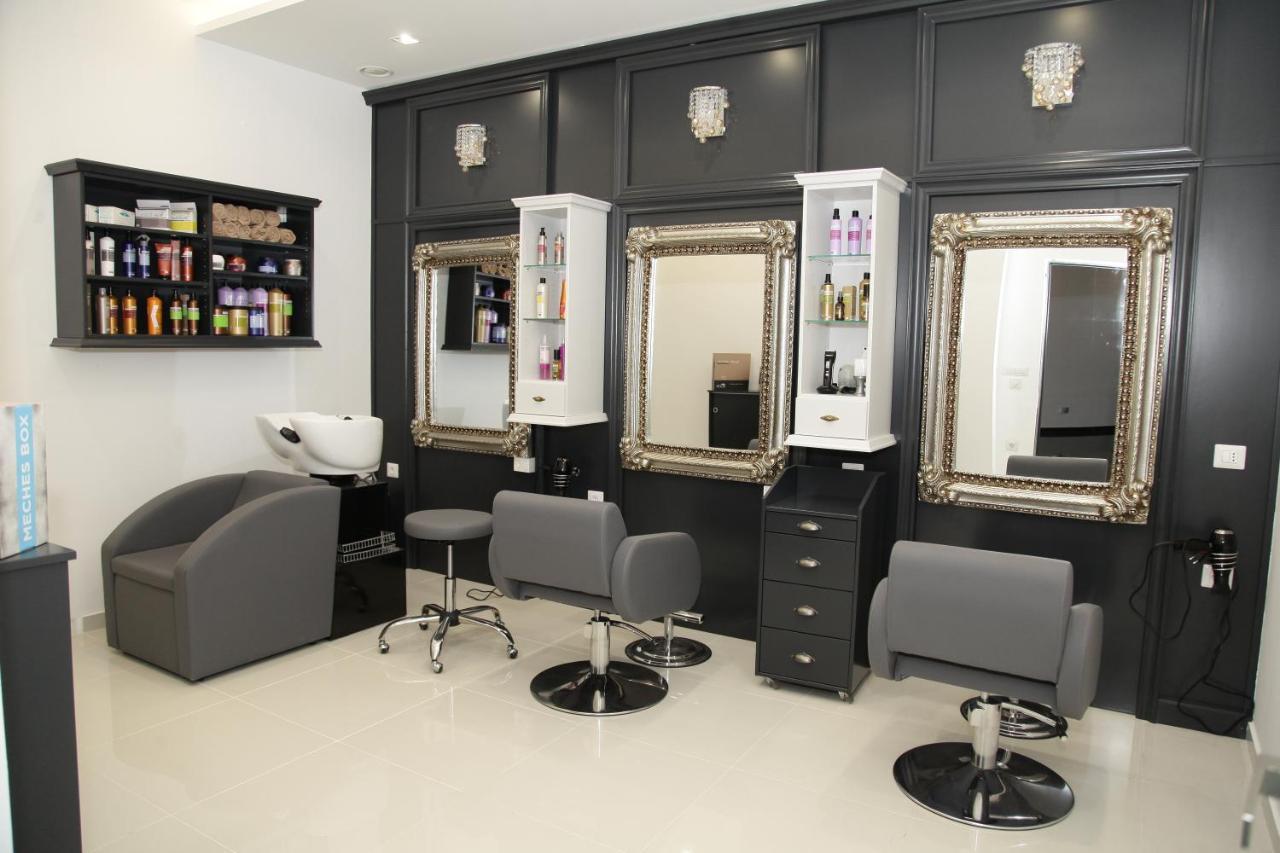 Hotel Sky Gevgelija Exterior foto A hair salon in the United States