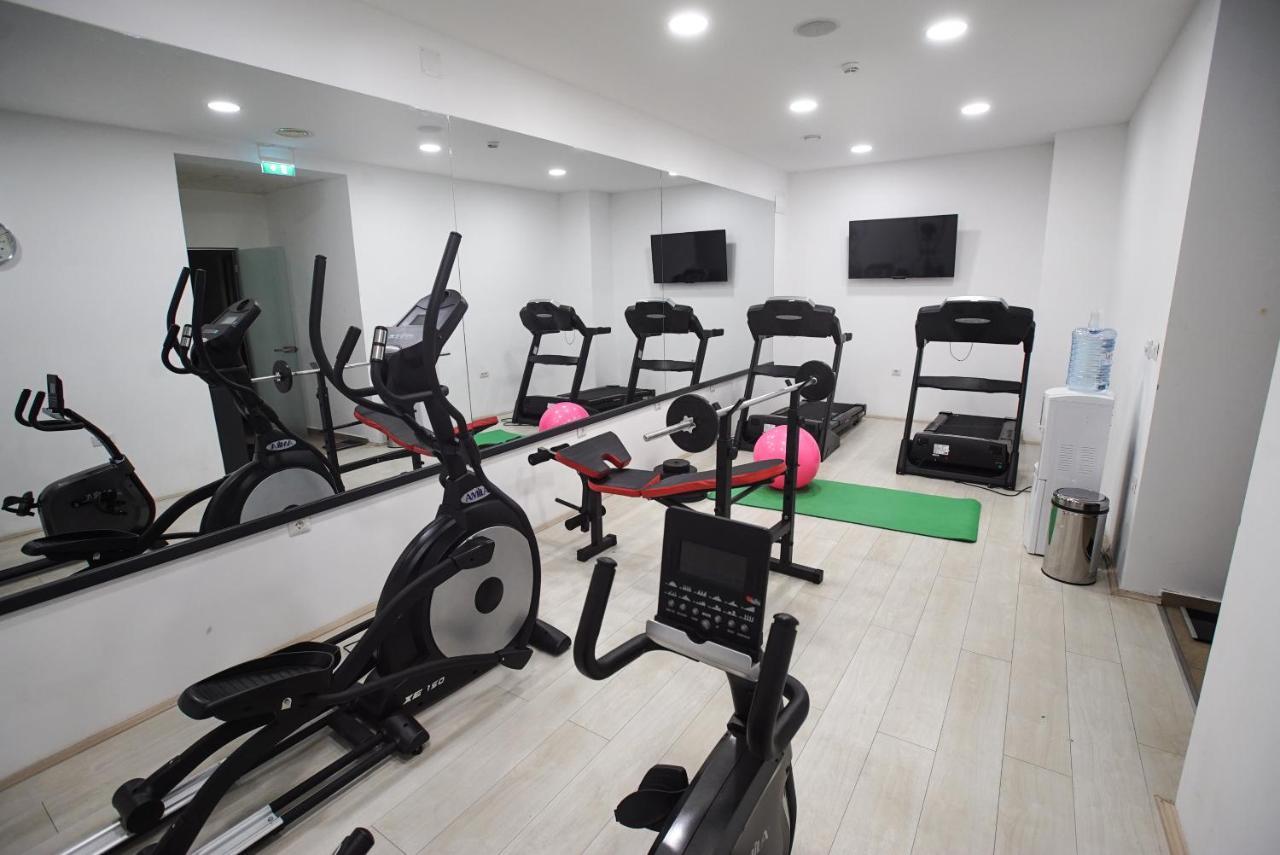 Hotel Sky Gevgelija Exterior foto A gym in a hotel