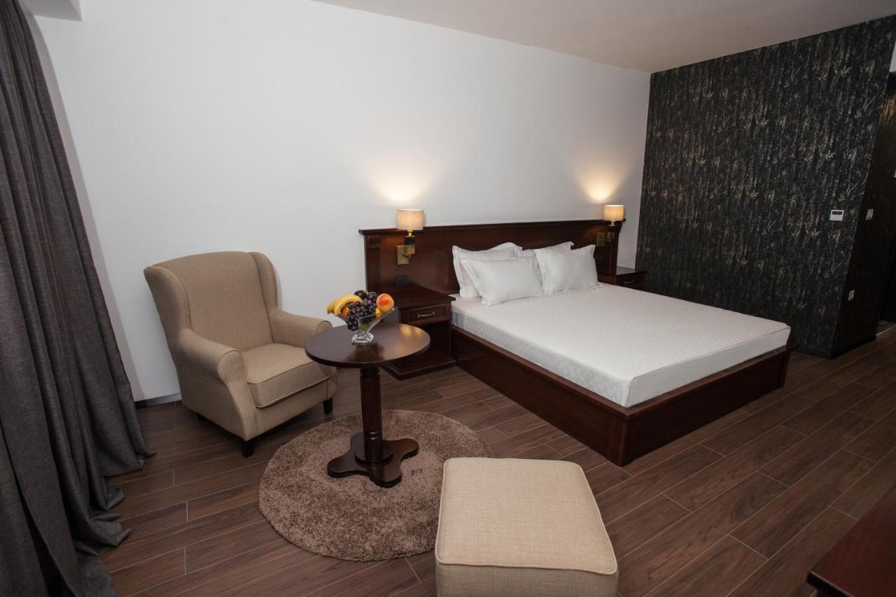 Hotel Sky Gevgelija Exterior foto A room at the hotel