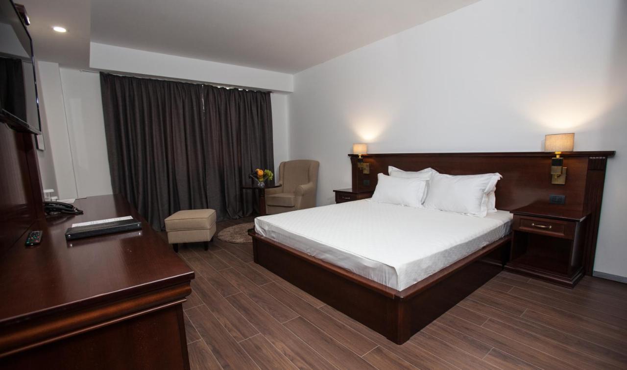 Hotel Sky Gevgelija Exterior foto A room at the hotel