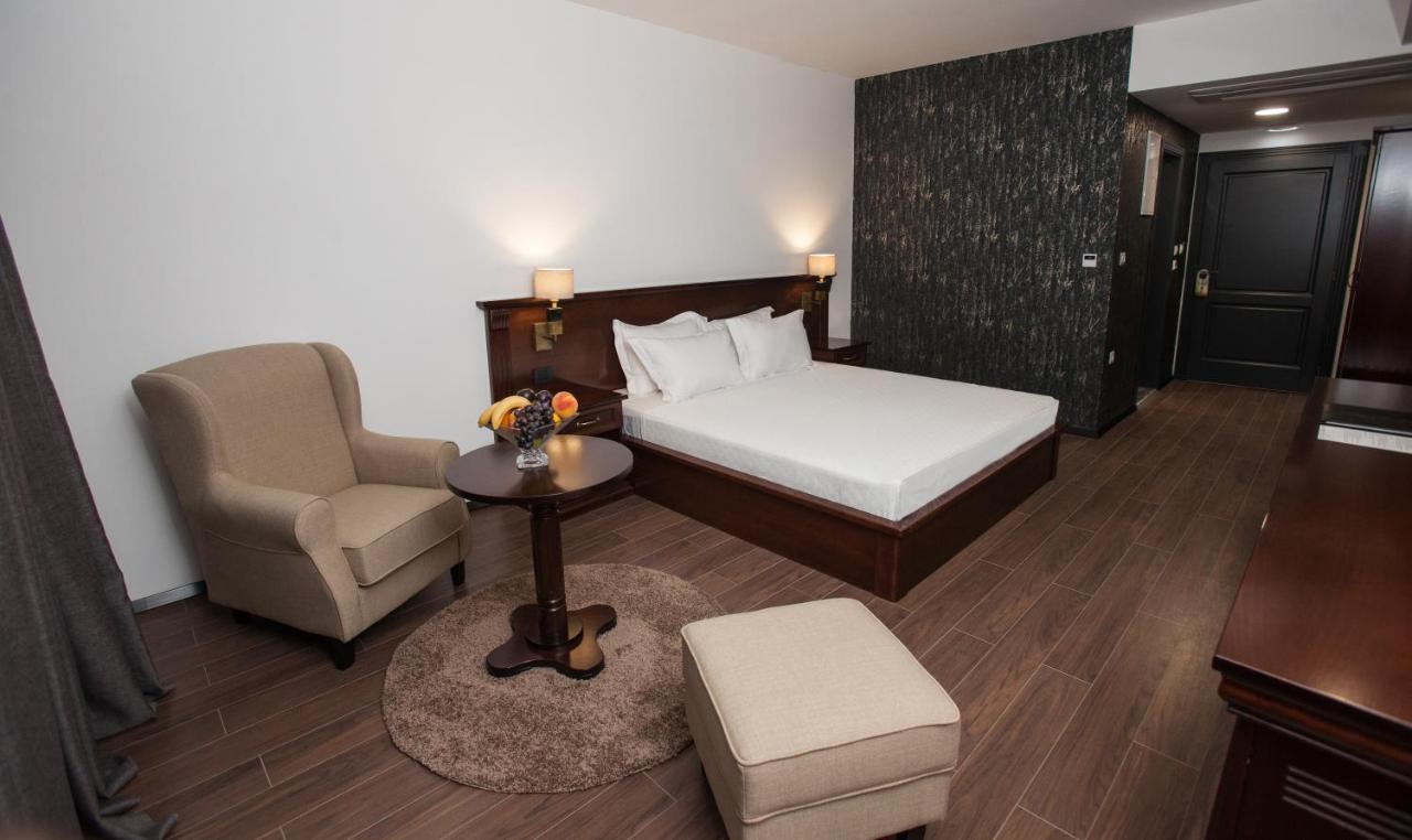 Hotel Sky Gevgelija Exterior foto A room at the hotel