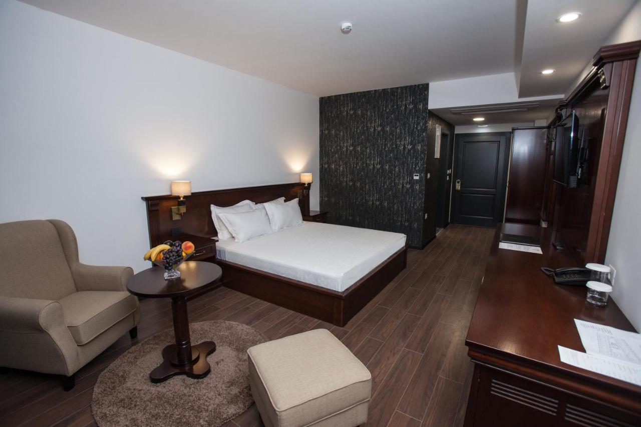 Hotel Sky Gevgelija Exterior foto A room at the hotel