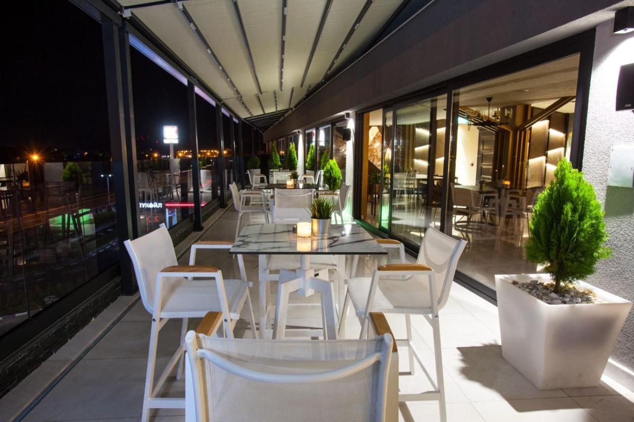 Hotel Sky Gevgelija Exterior foto The Sky Bar