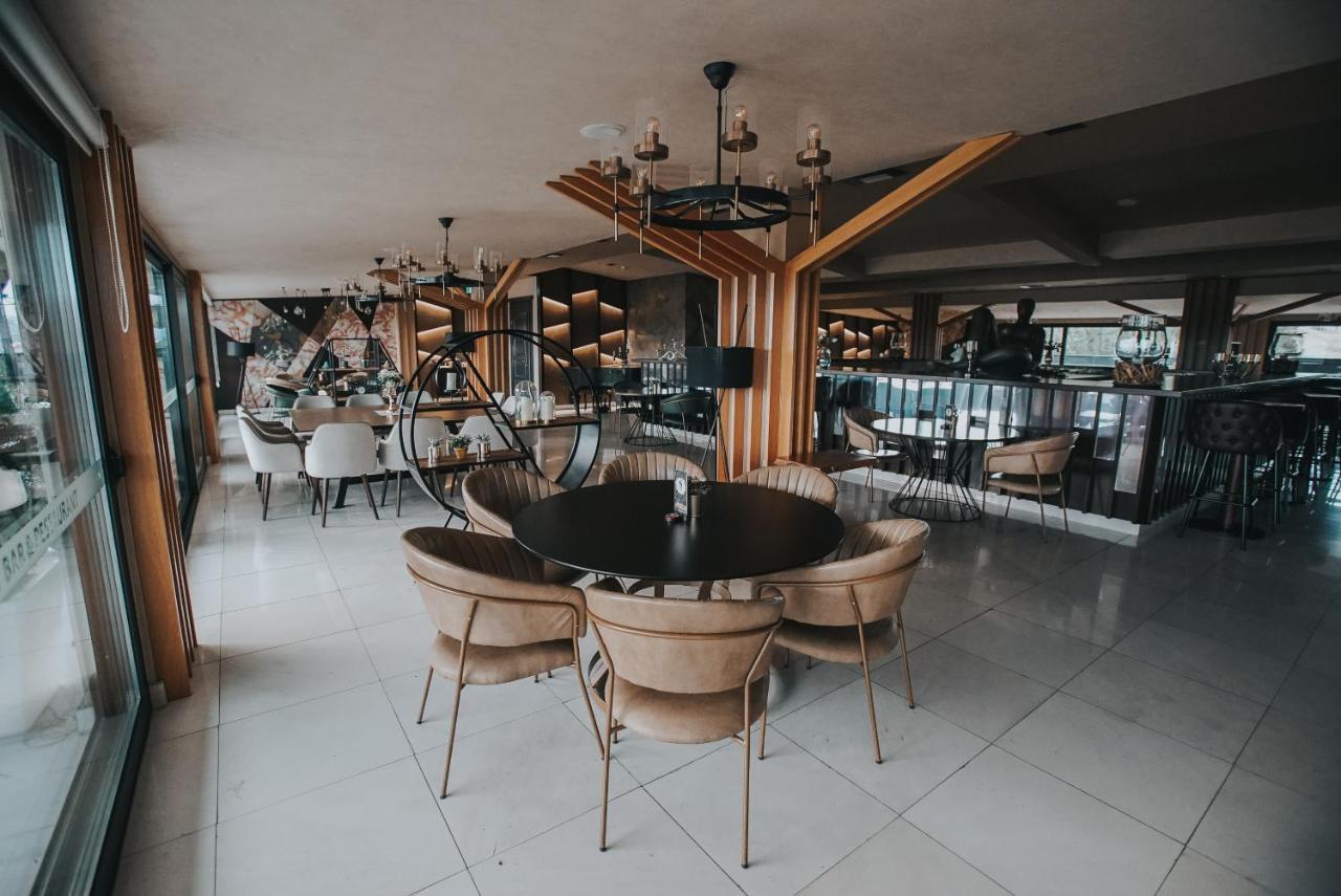 Hotel Sky Gevgelija Exterior foto The interior of the restaurant