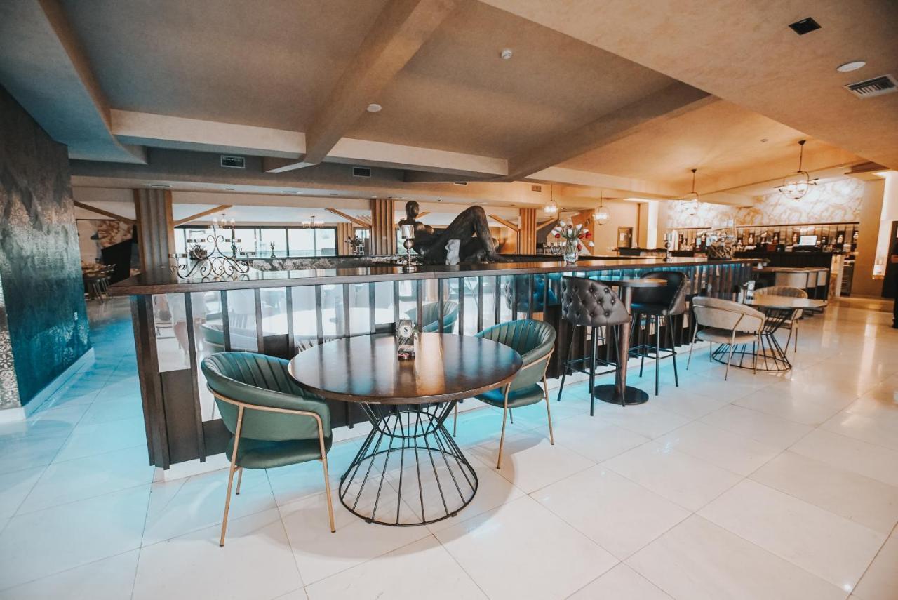 Hotel Sky Gevgelija Exterior foto The lounge at the airport