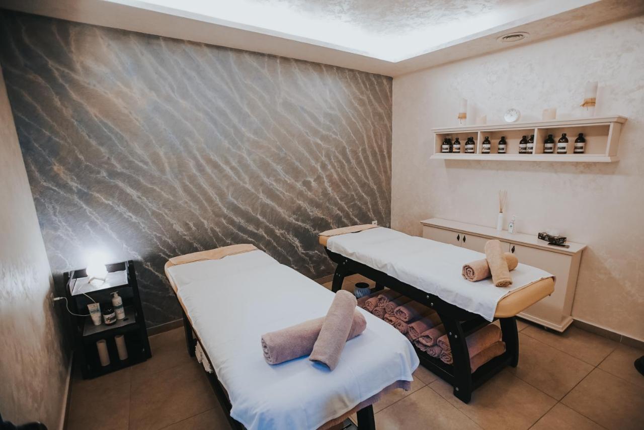 Hotel Sky Gevgelija Exterior foto A treatment room at the spa